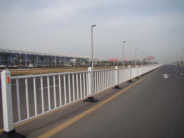 公路護欄應(yīng)用