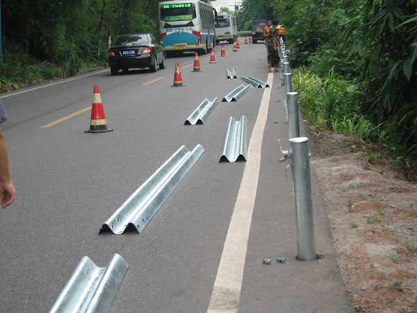 公路護欄安裝
