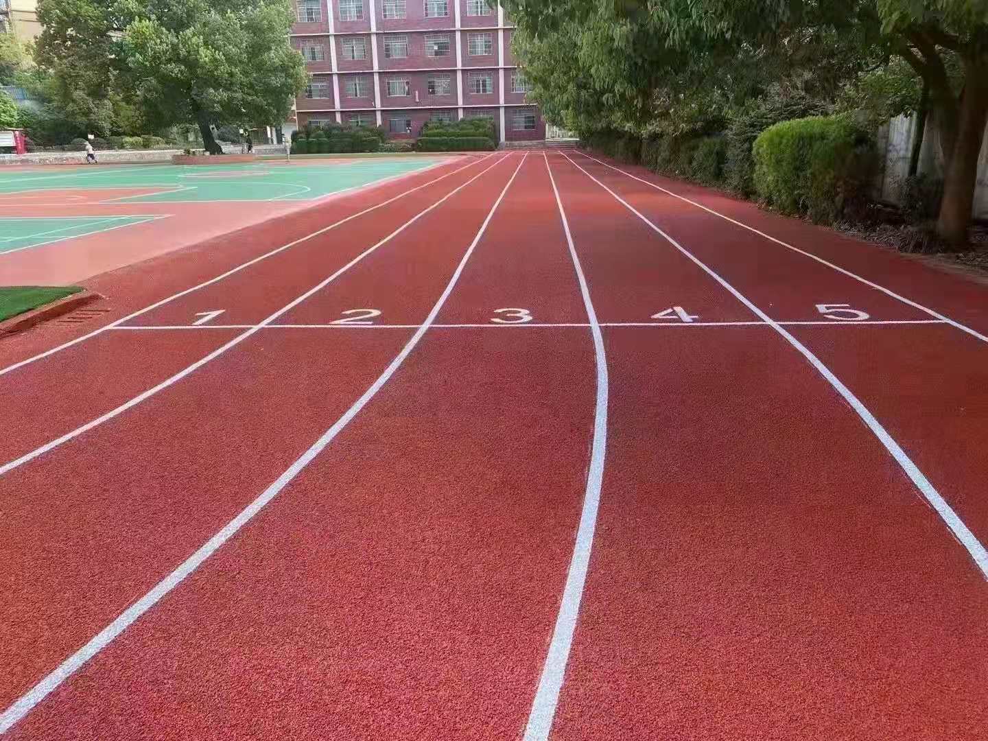 學(xué)校跑道