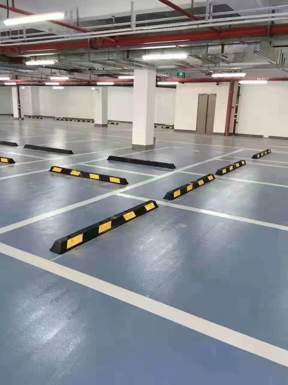 地下停車場地坪