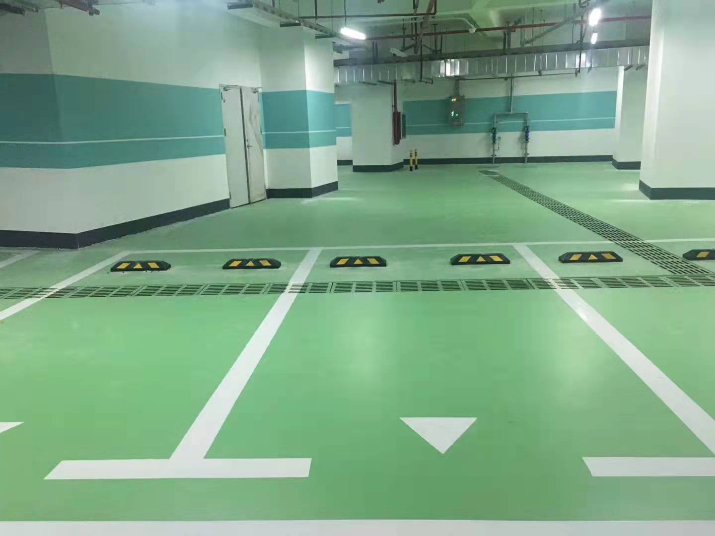 地下停車場地坪